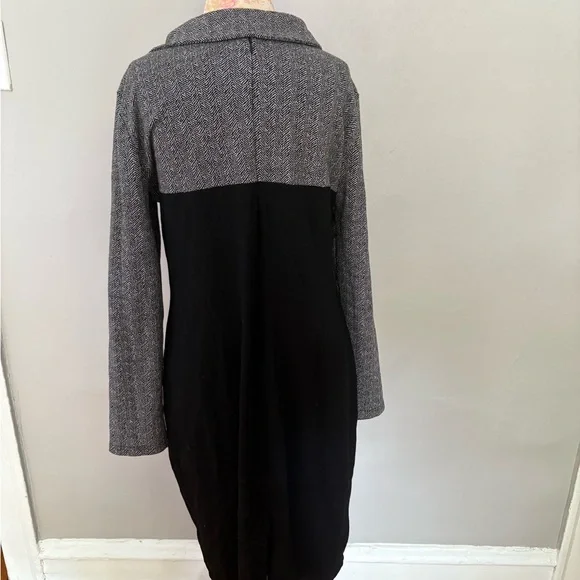 Elegant Long Sleeve Black and Gray Dress - Picture 2 of 7